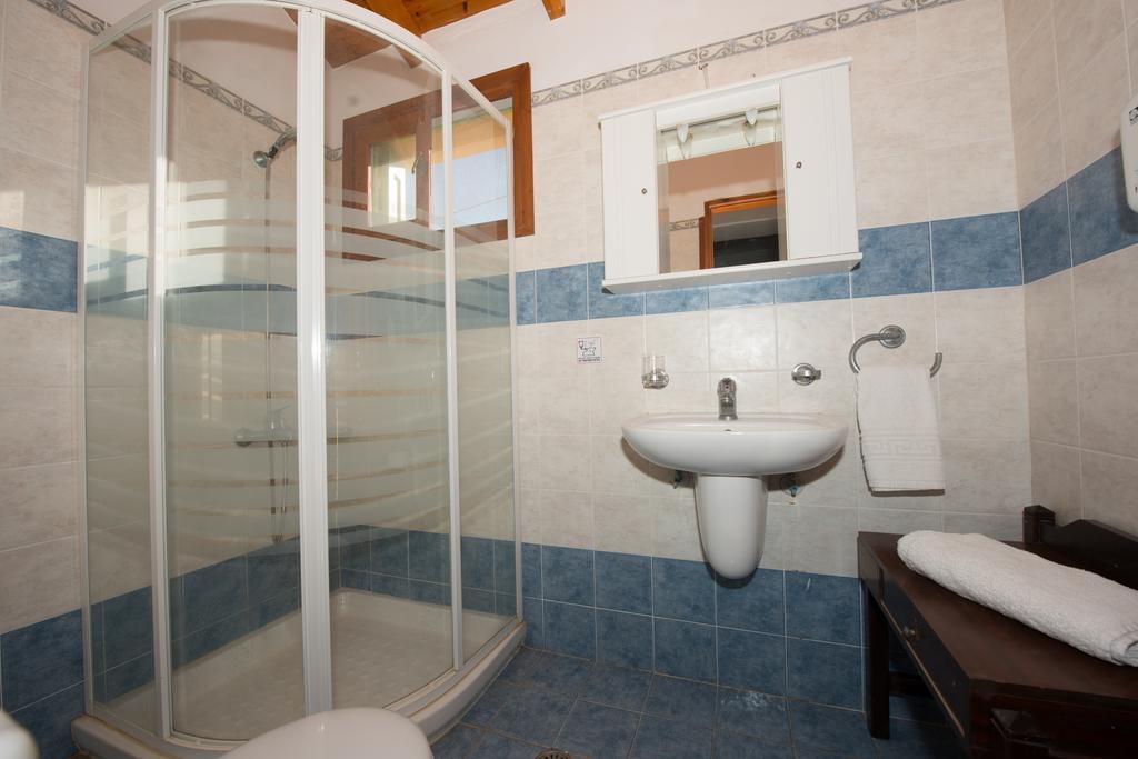 Villa Zeus Sými Buitenkant foto
